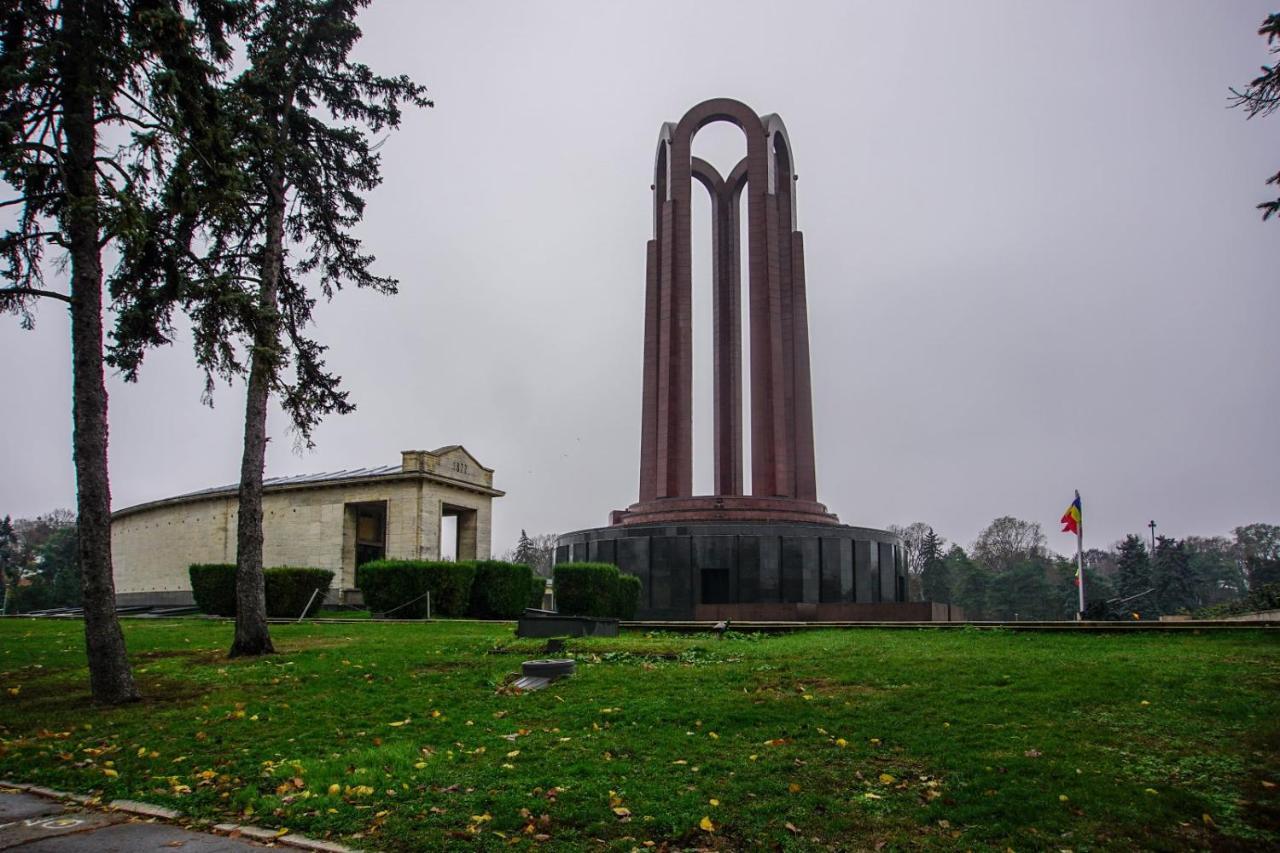 Between Parks - King Bed - Central - Football Field Bucarest Esterno foto